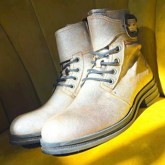 FLY LONDON Boots KARA664FLY zone SIZE 10 Cool pearl opalescent look with buckle - Picture 2 of 10